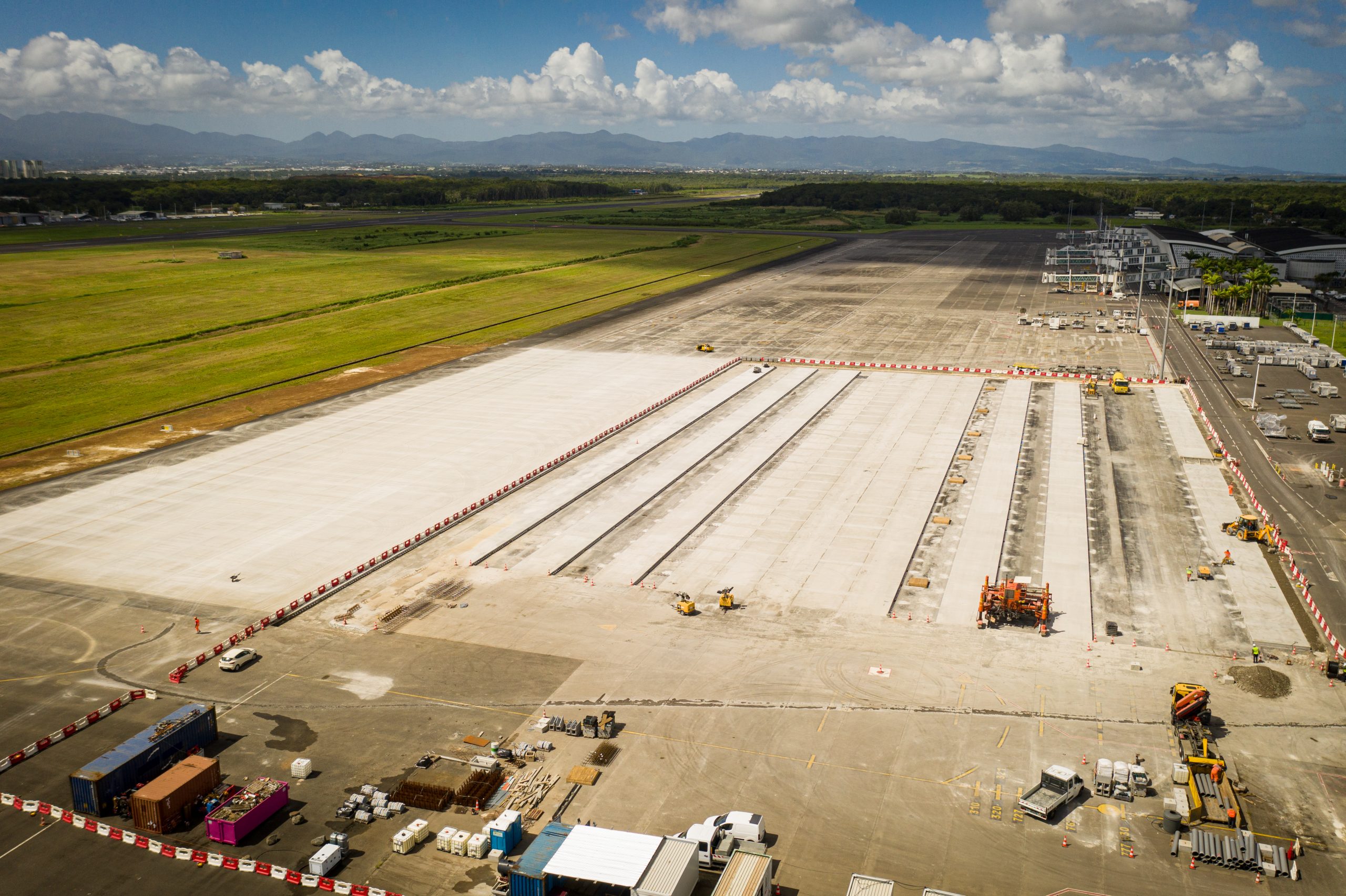 Parkings avion aéroport du Raizet